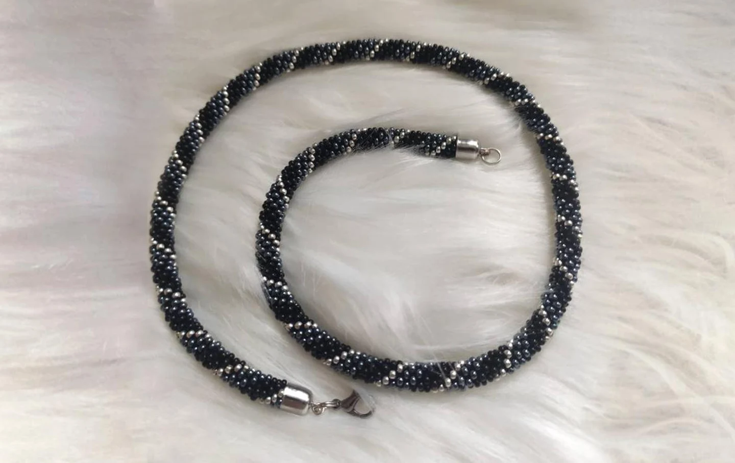 05256f61-7c75-4aa9-89c0-e277f9c9e890-necklace4.jpg